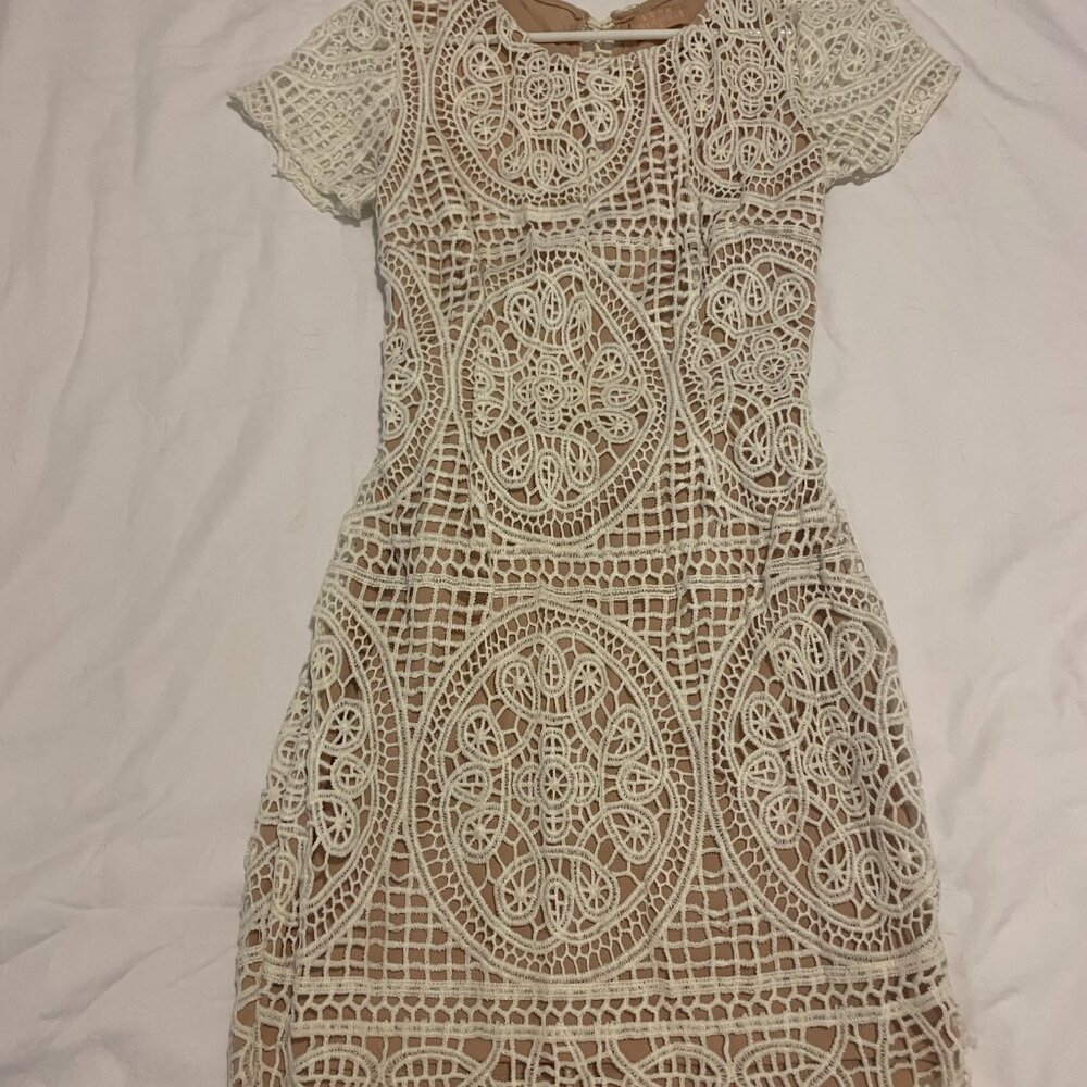 LOVE Triangle Lace Open Tie-Back Short Sleeve Midi Dress